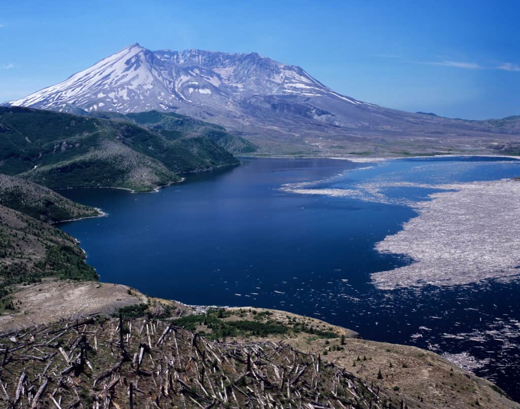 lake after volcanic eruption