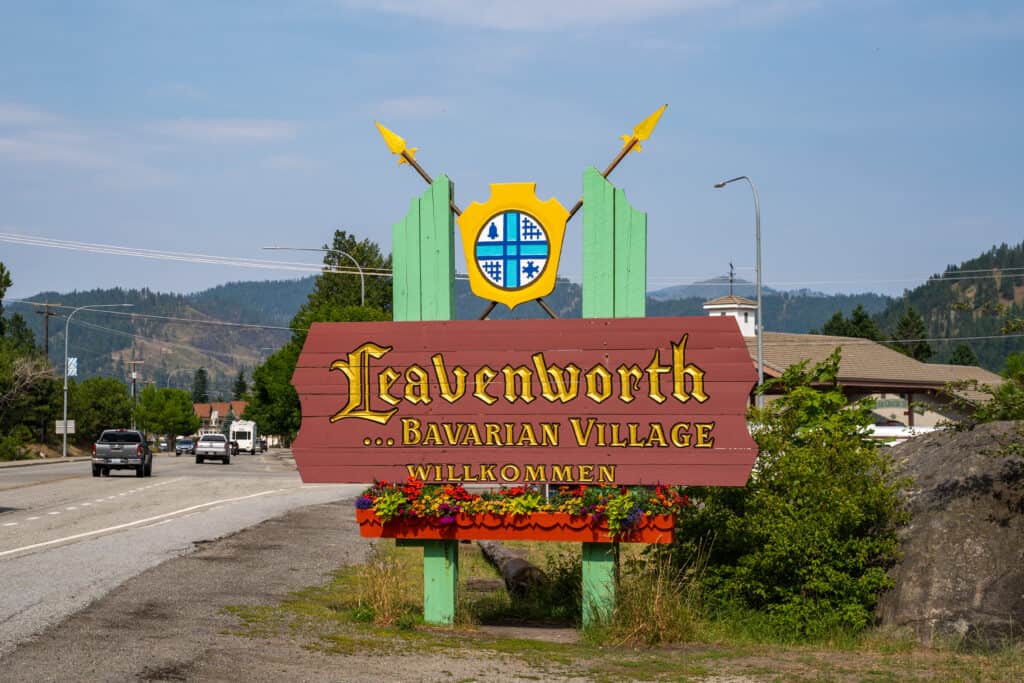 leavenworth bavairan village sign