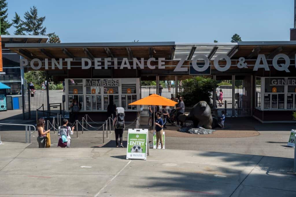point defiance zoo and aquarium entrace